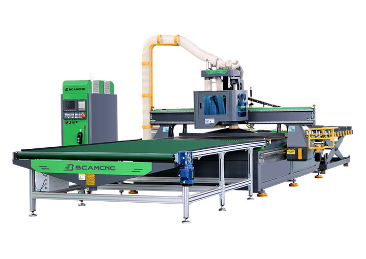 Automatic loading and unloading machining center