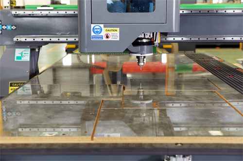 What is the difference between the water-cooled and air-cooled spindles of the cnc router